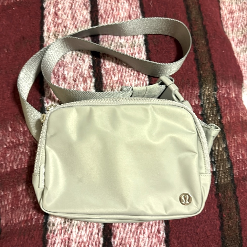 Lululemon everywhere belt bag EBB large 2L